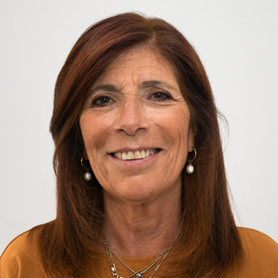 Cra. María Victoria Quintáns
