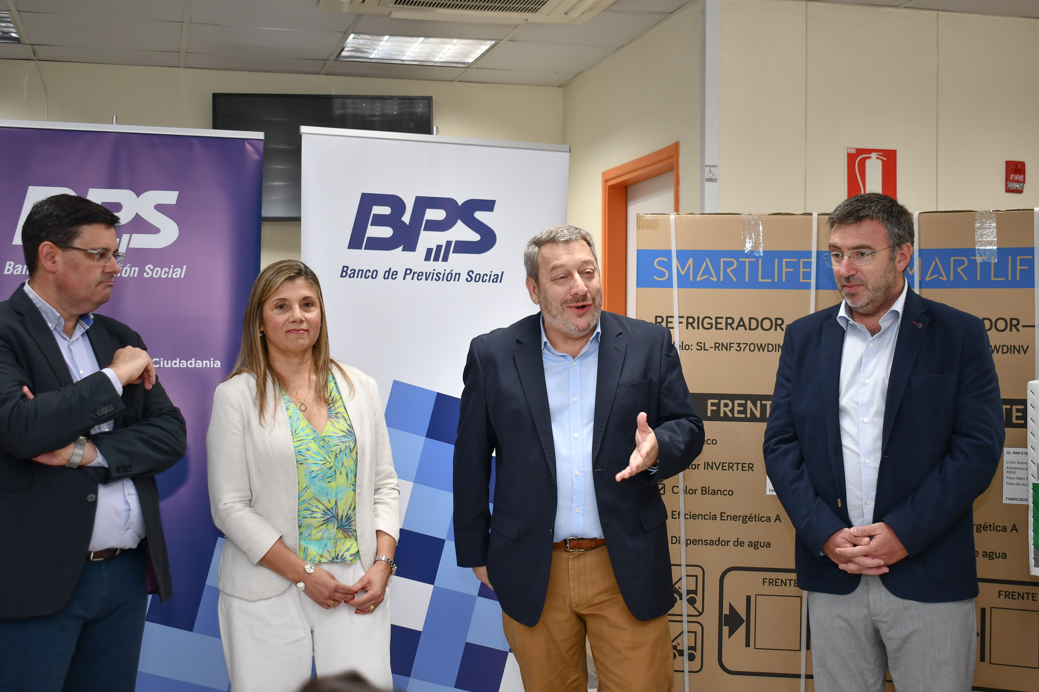 Representantes de BPS y del Ministerio de industria