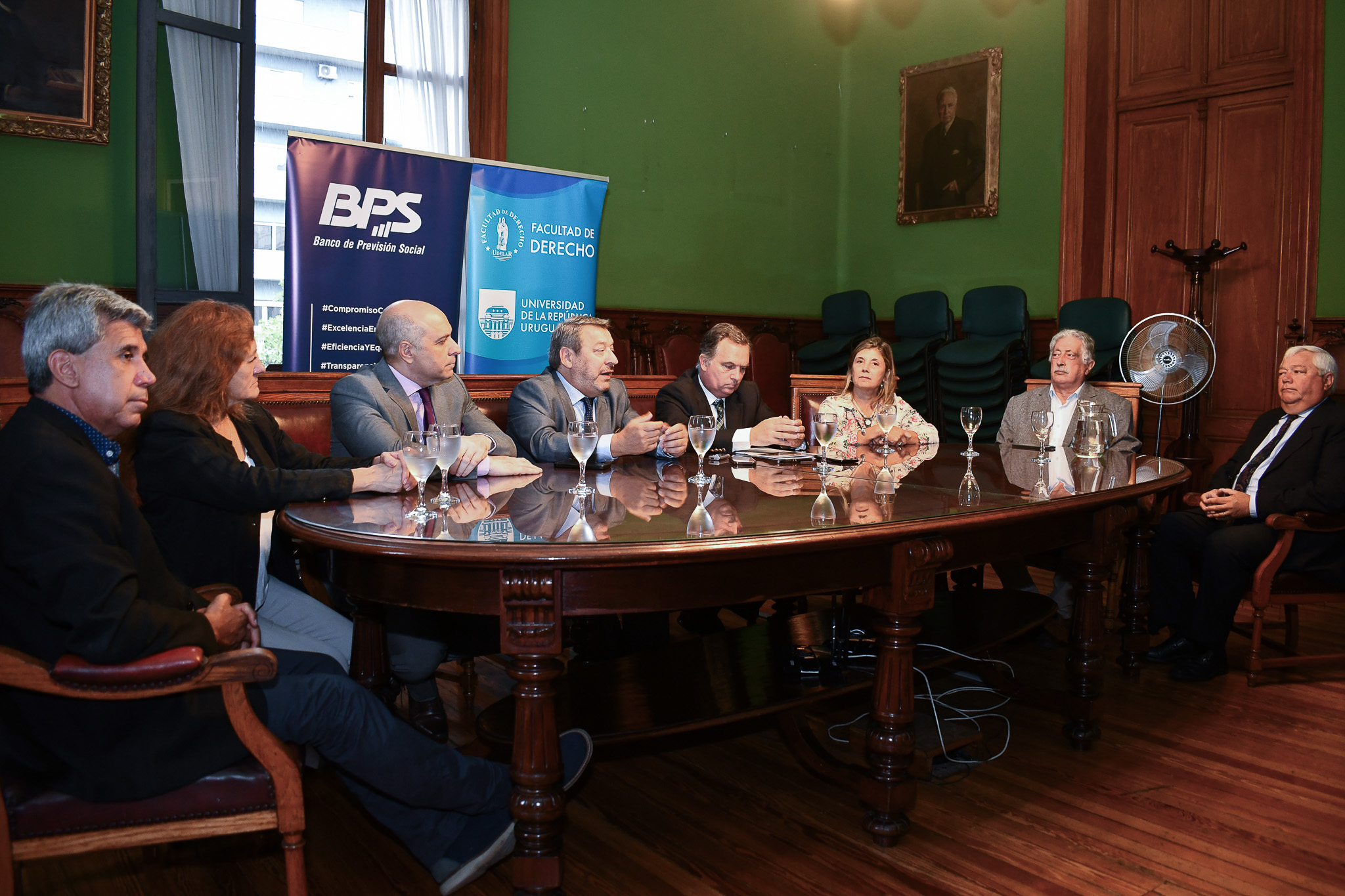 Representantes de BPS y de la Facultad de Derecho