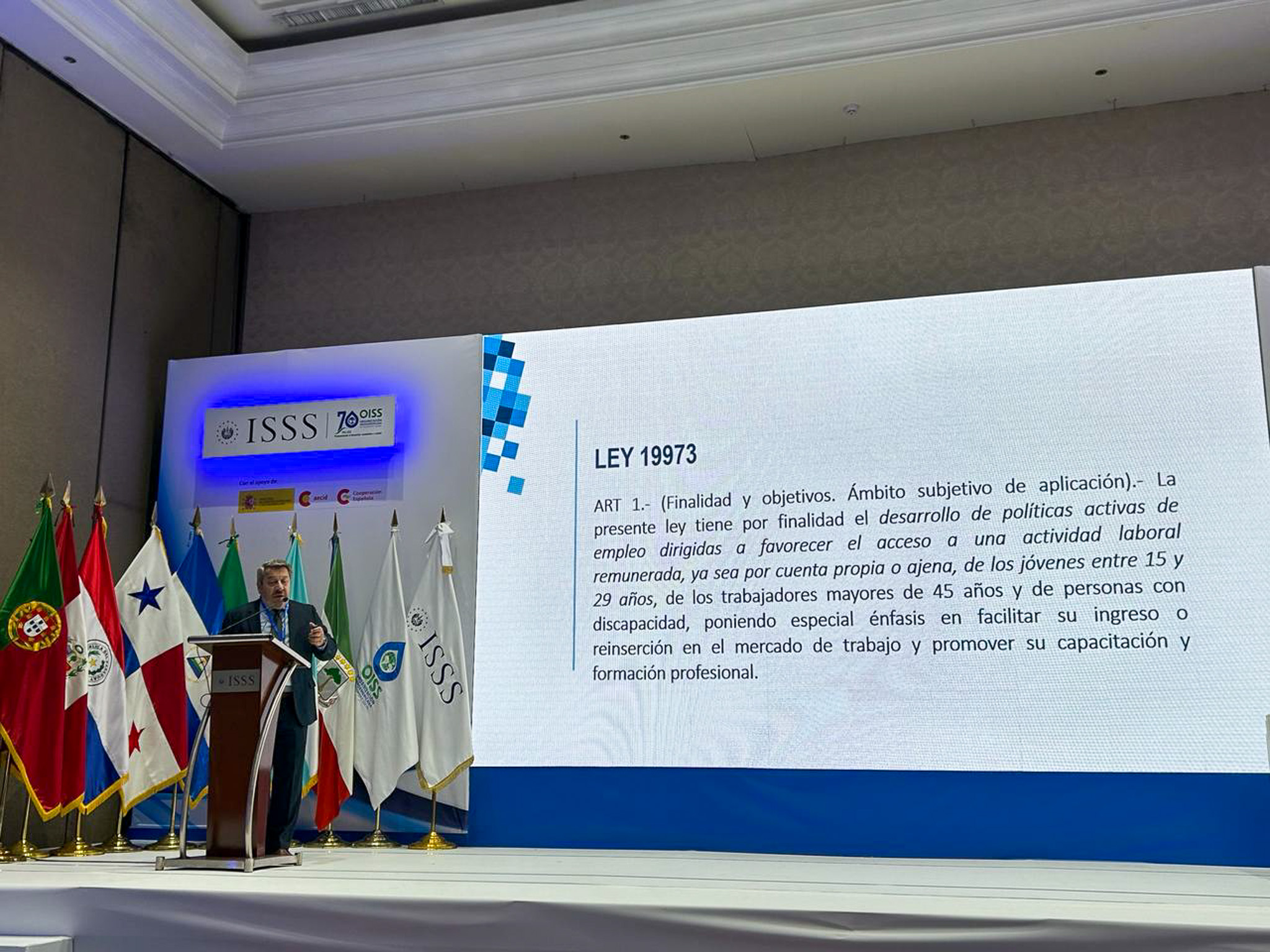 Presidente de BPS exponiendo
