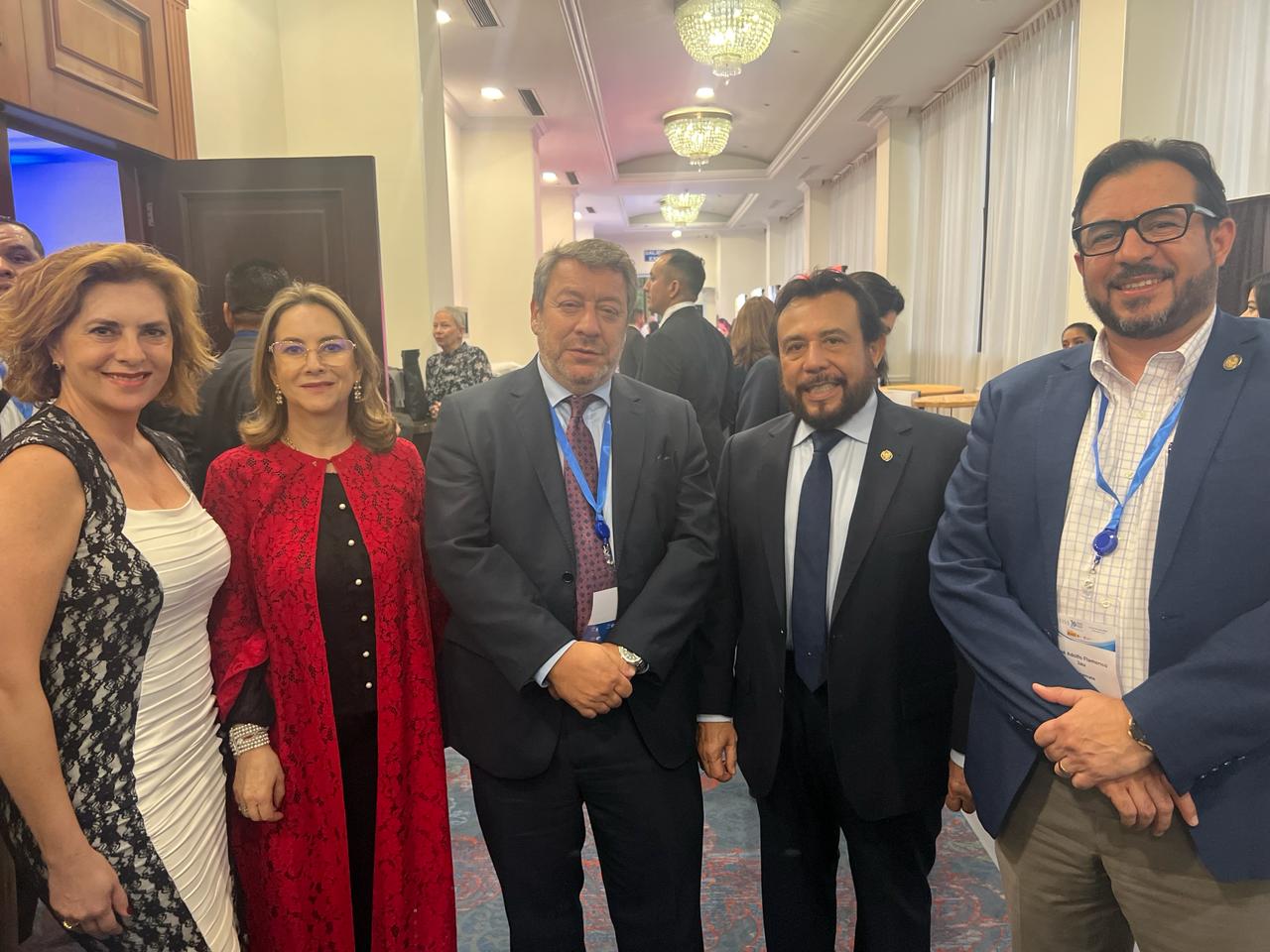 Presidente de BPS exponiendo
