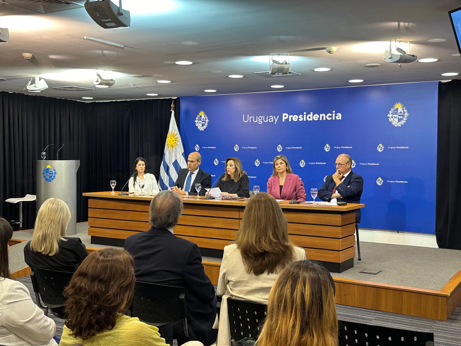 representantes del gobierno