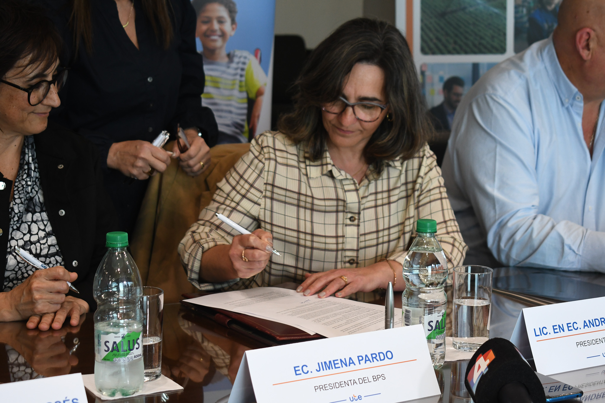 4. Firma de convenio BPS UTE