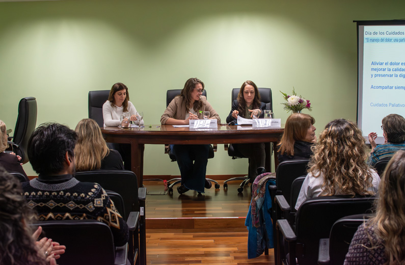 Asistentes a la Jornada por el Día Mundial de los Cuidados Paliativos